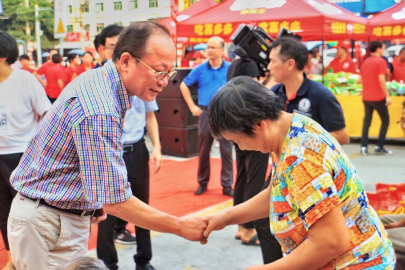 301名橙色战士齐聚浮桥街道,获得丝丝清凉